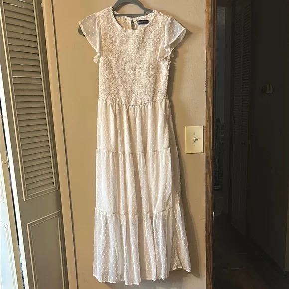 White Tiered Ruffled Maxi Sundress - Picture 1 of 3
